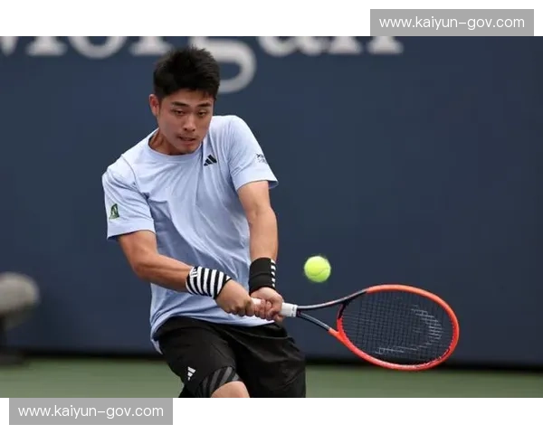 吴易昺资格赛次盘零比五落后上演逆转,连赢三场闯入阿卡普尔科正赛